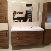 dió színfurnérozott fürdőszoba bútor
